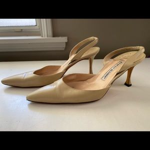 Nude Manolo Blahnik Kitten Heels 38